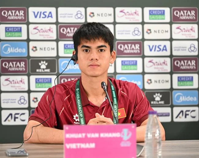 Hình ảnh đội ngũ hỗ trợ khách hàng 24/7 của 98win hiện đang mở
